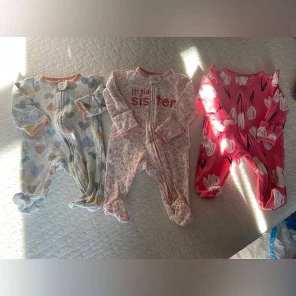 Carter’s newborn one piece with footies Sleep wear - Picture 1 of 11